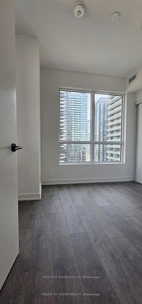 108 Peter St, unit 2102 for rent