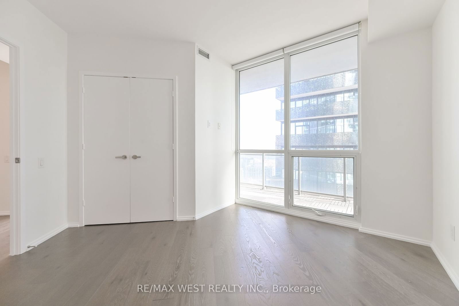 45 Charles St E, unit 4510 for rent