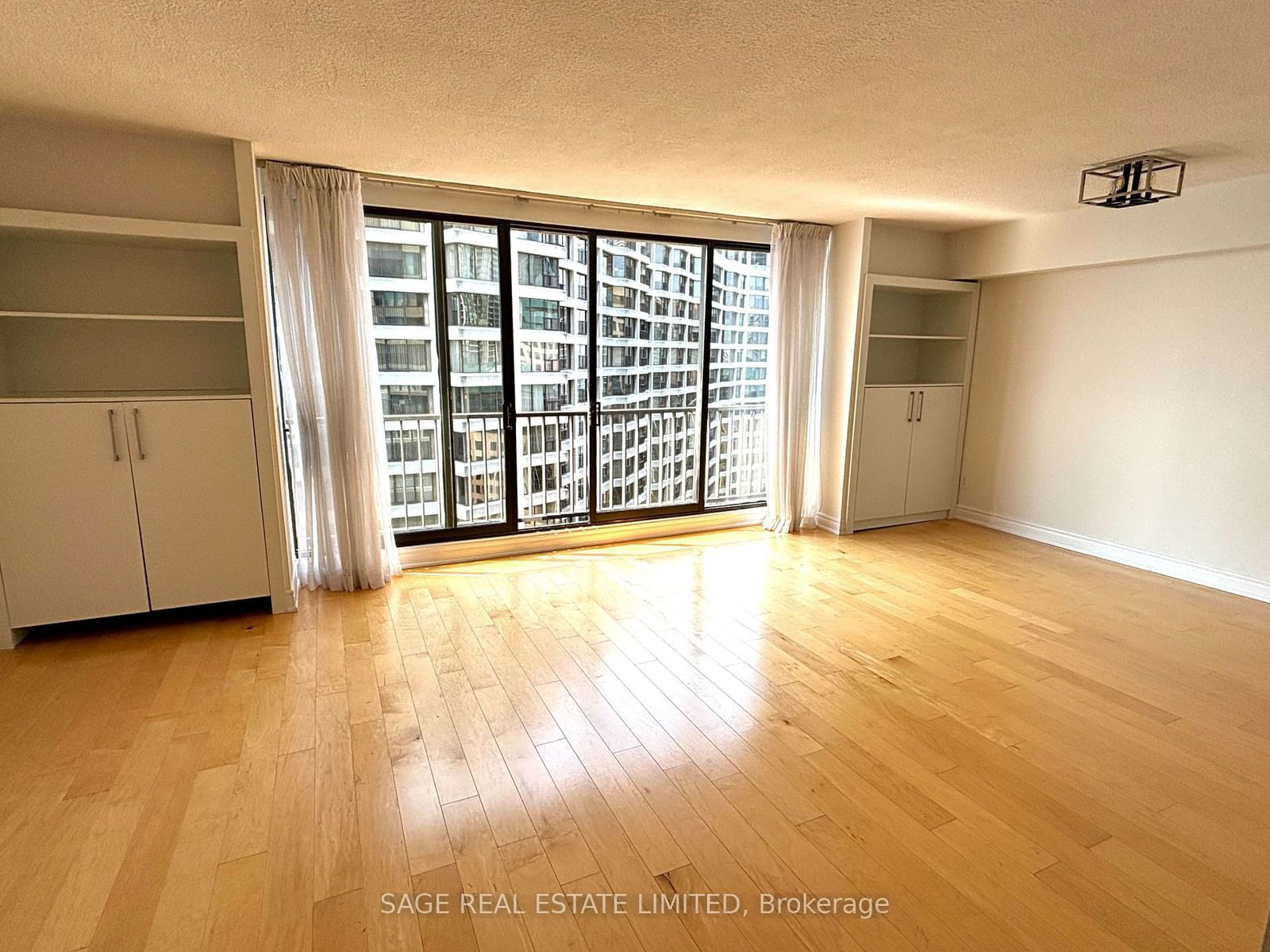 33 Harbour Sq, unit 3206 for rent