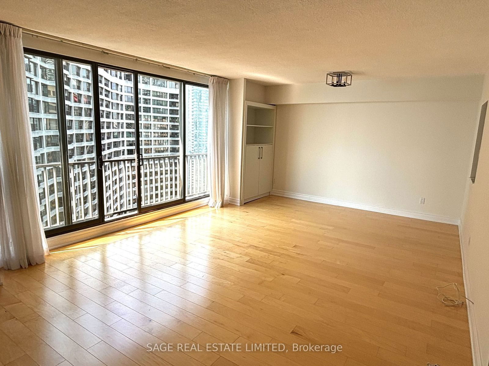 33 Harbour Sq, unit 3206 for rent