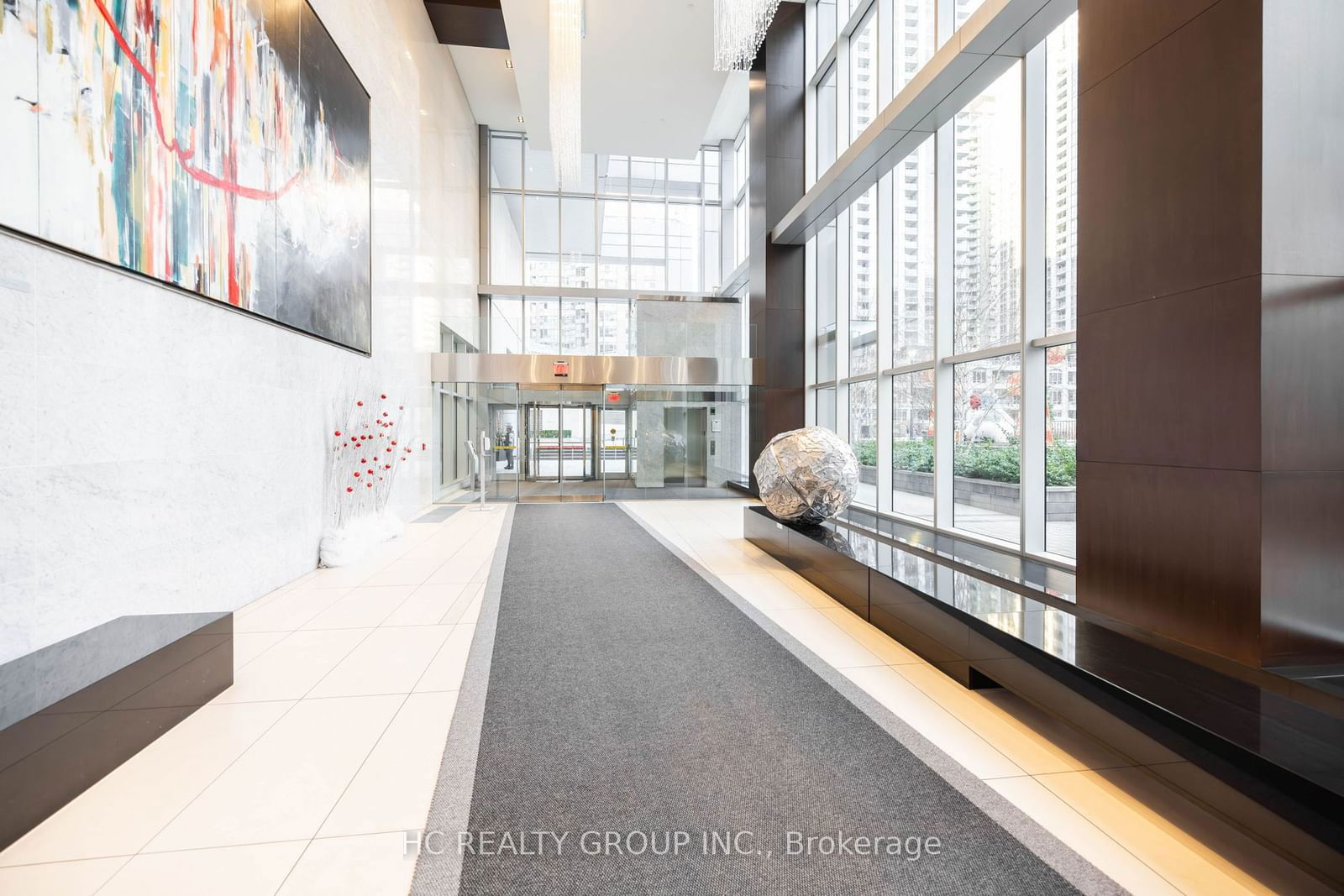 386 Yonge St, unit 819 for sale