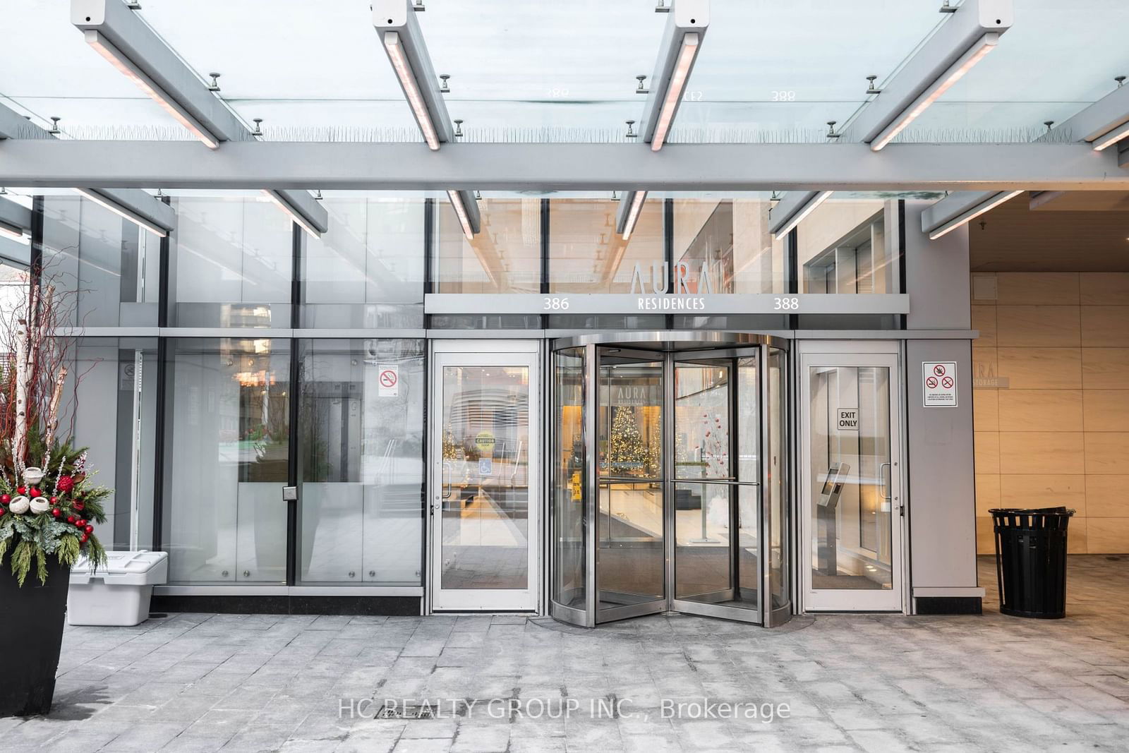 386 Yonge St, unit 819 for sale