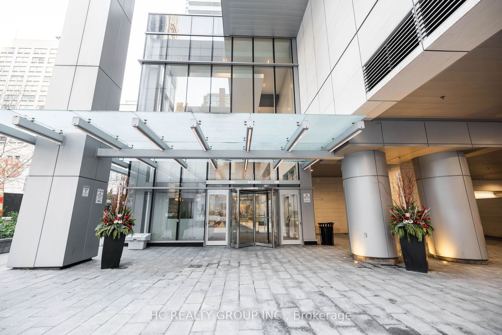 386 Yonge St, unit 819 for sale