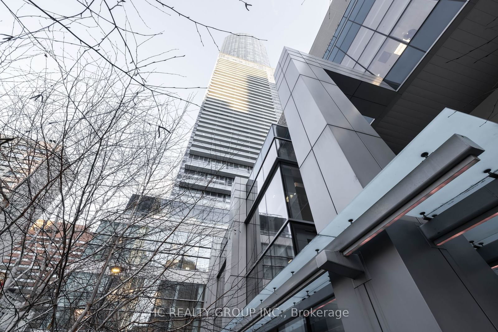 386 Yonge St, unit 819 for sale