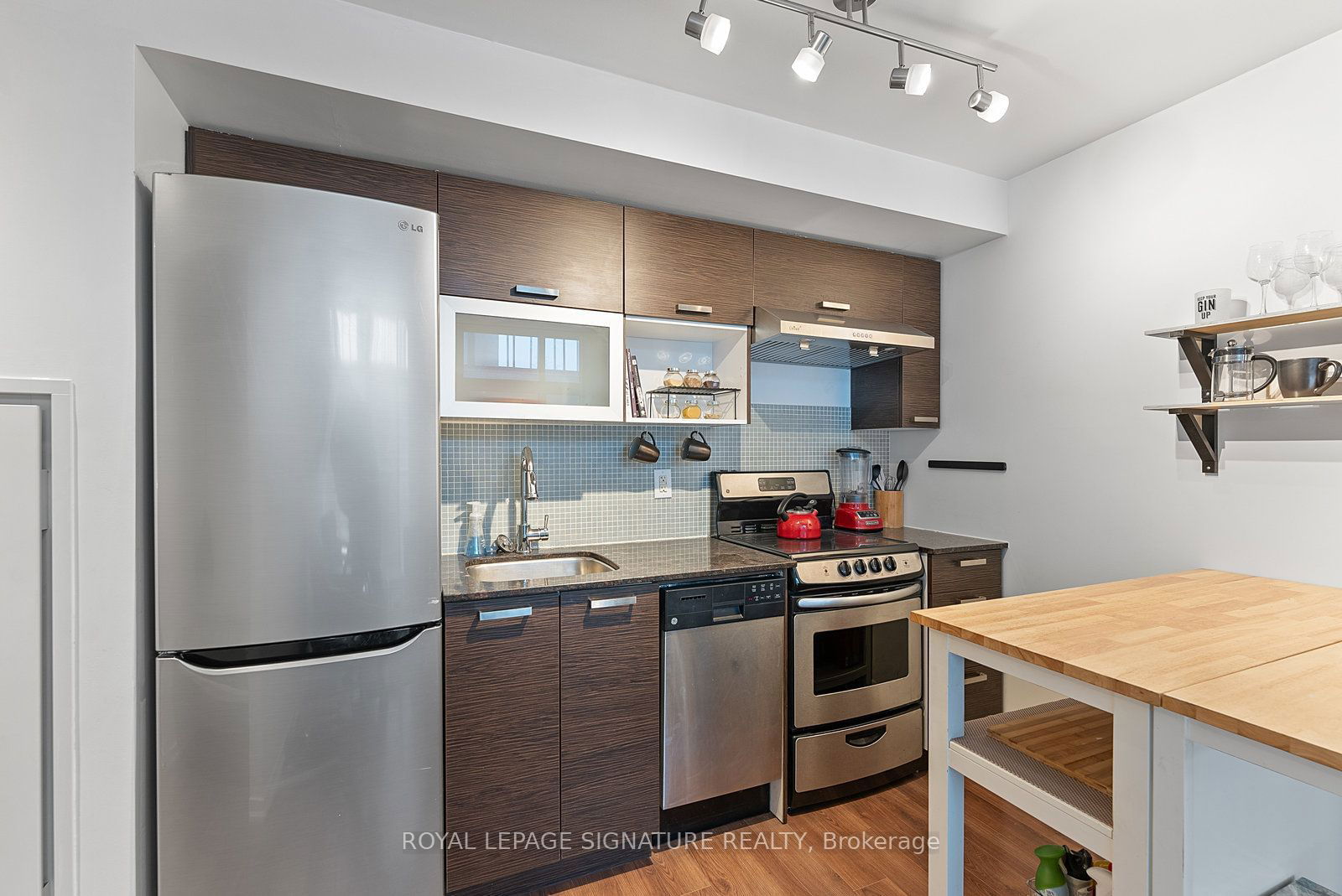 36 Lisgar St, unit 809 for rent