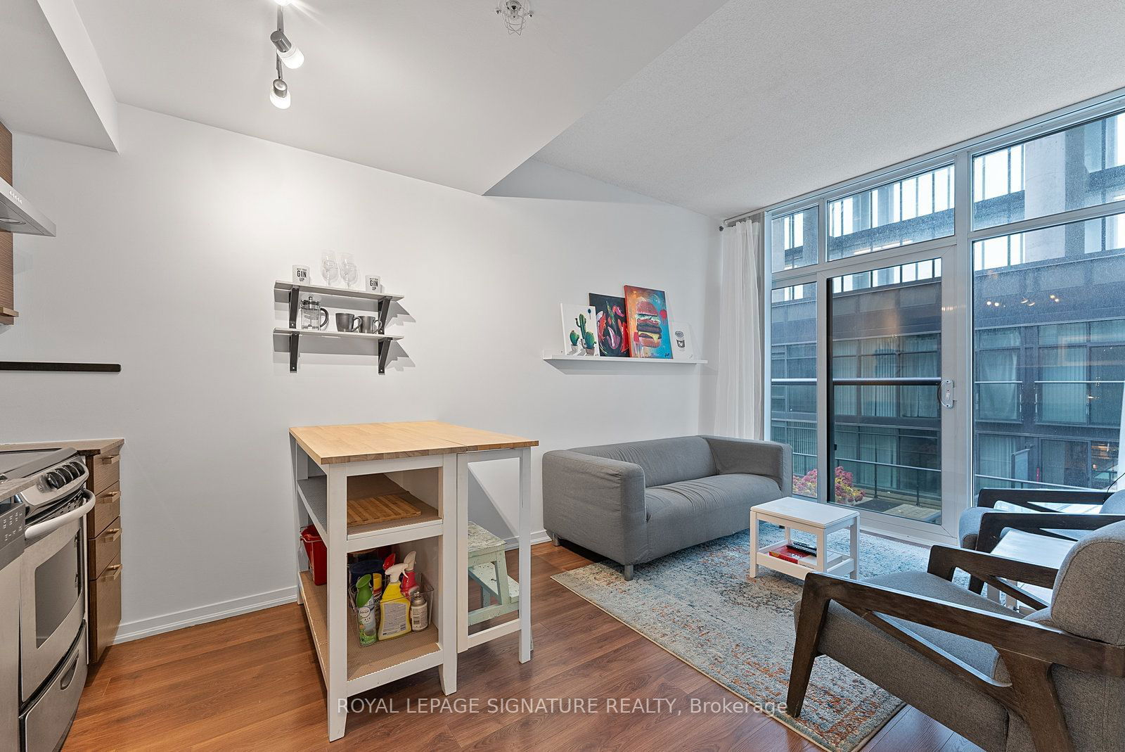 36 Lisgar St, unit 809 for rent