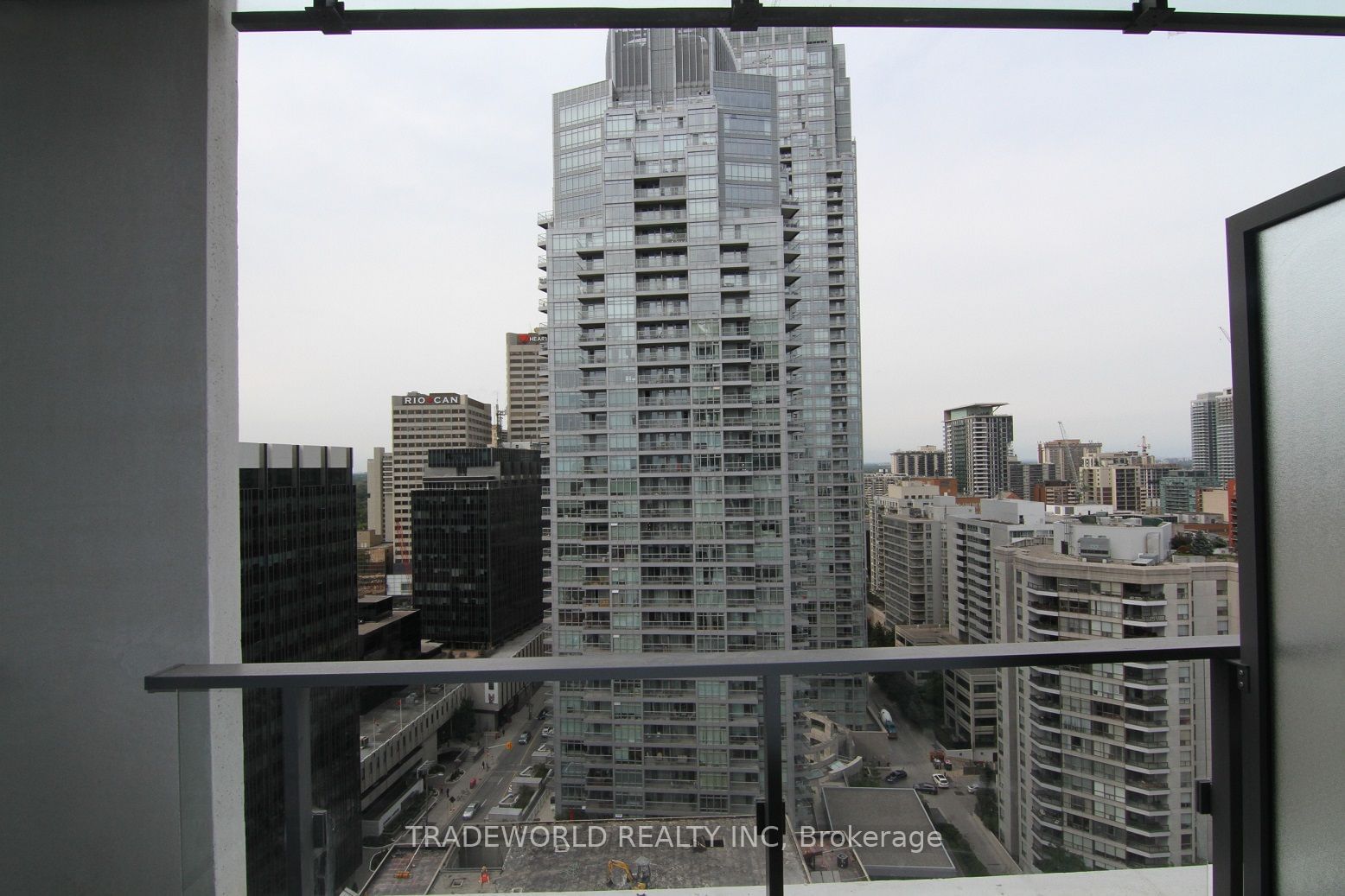 5 Soudan Ave, unit 2510 for rent