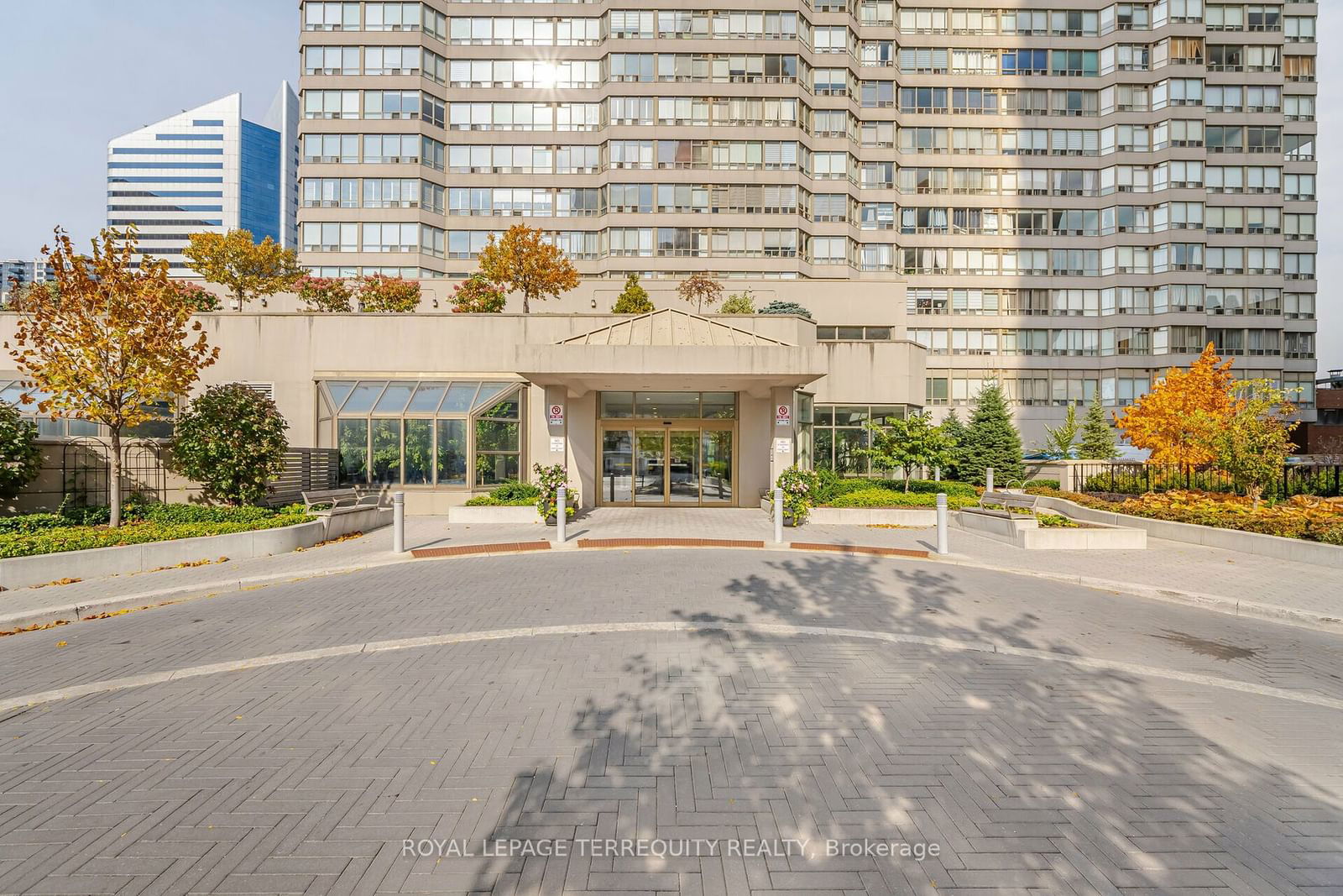 30 Greenfield Ave, unit 1716 for sale