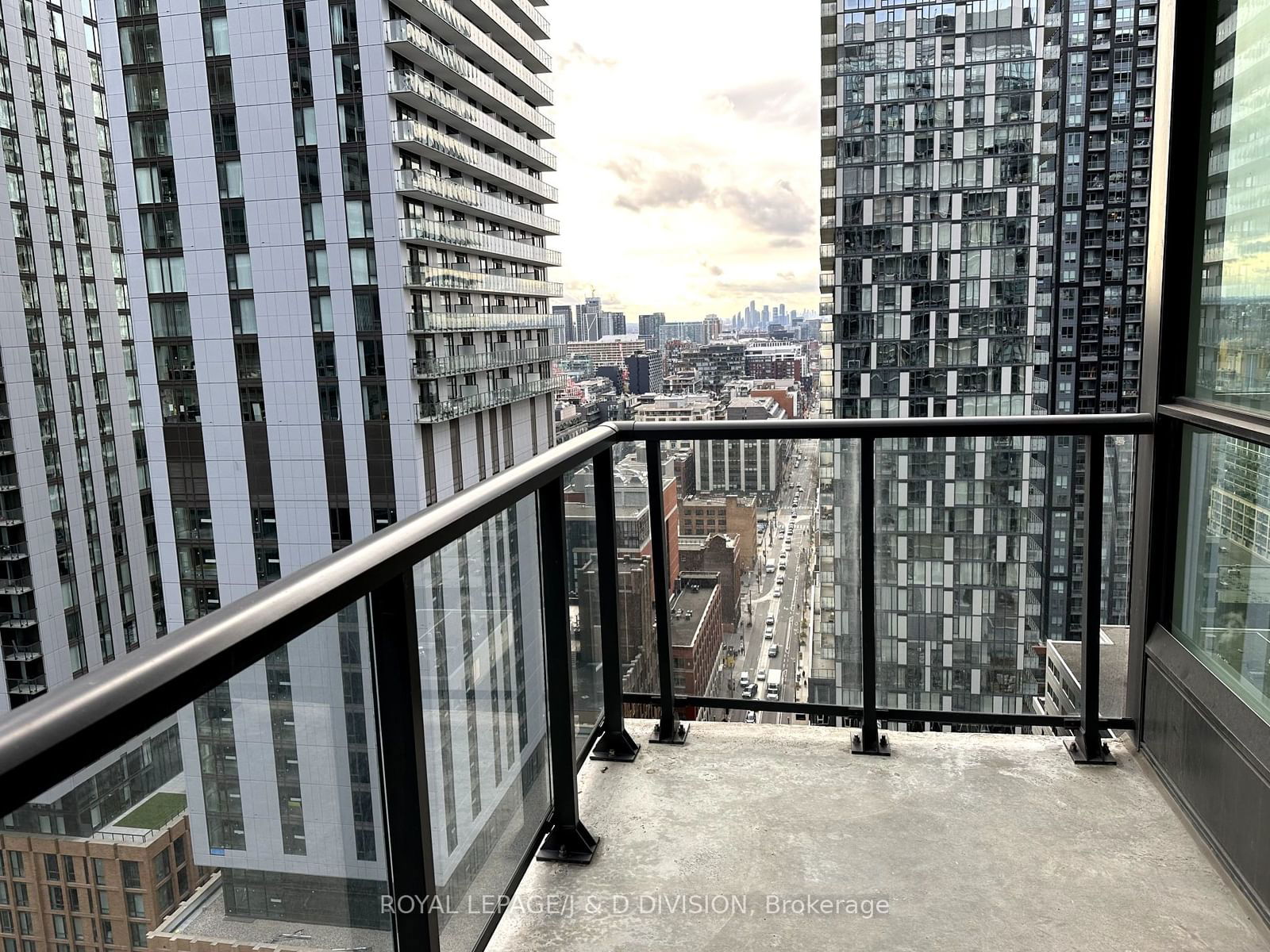 290 Adelaide St W, unit 2611 for rent