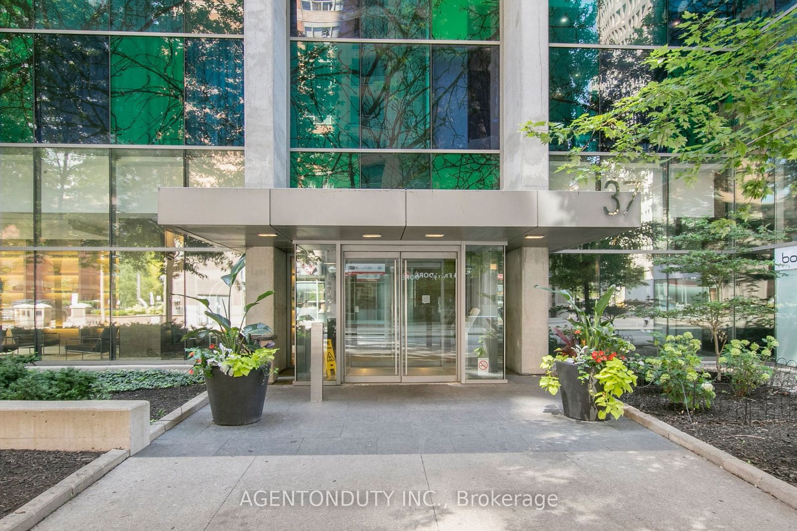 37 Grosvenor St, unit 2507 for rent