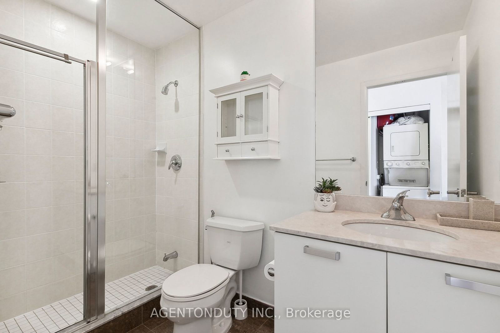 37 Grosvenor St, unit 2507 for rent