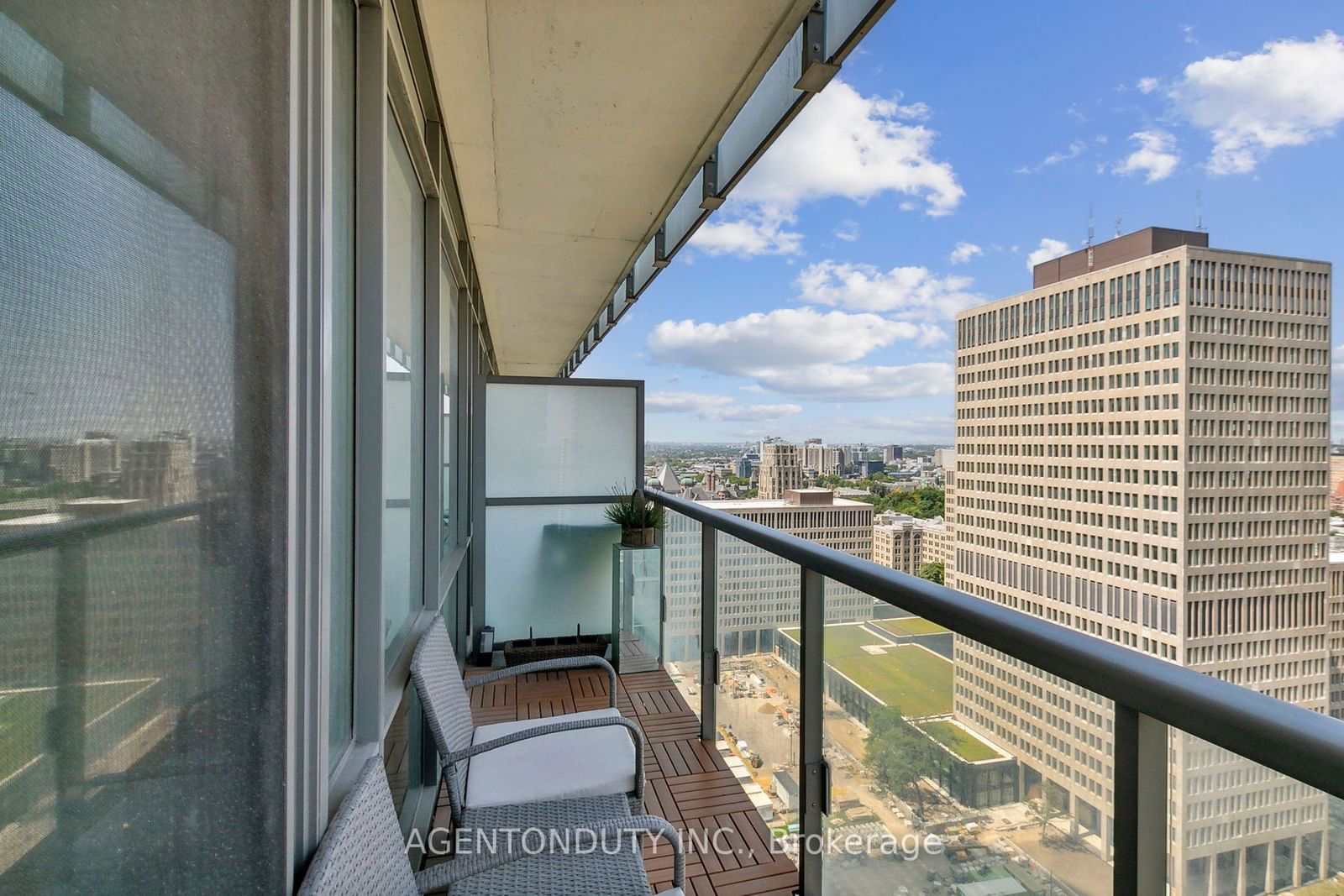 37 Grosvenor St, unit 2507 for rent