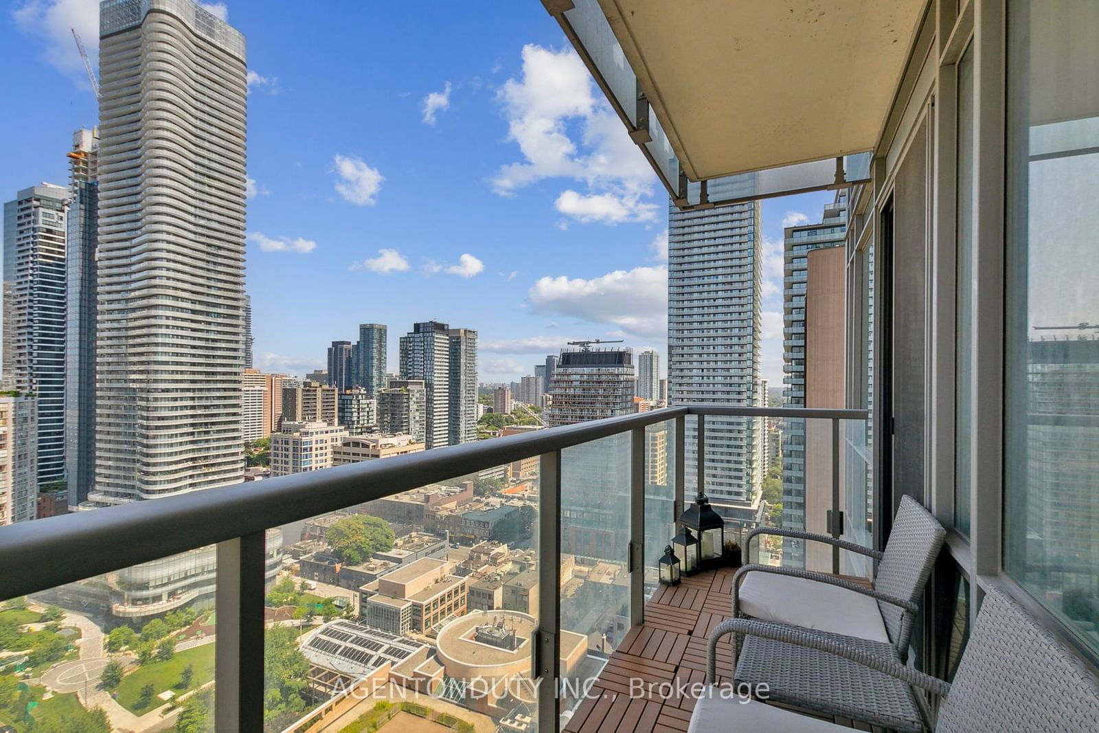 37 Grosvenor St, unit 2507 for rent