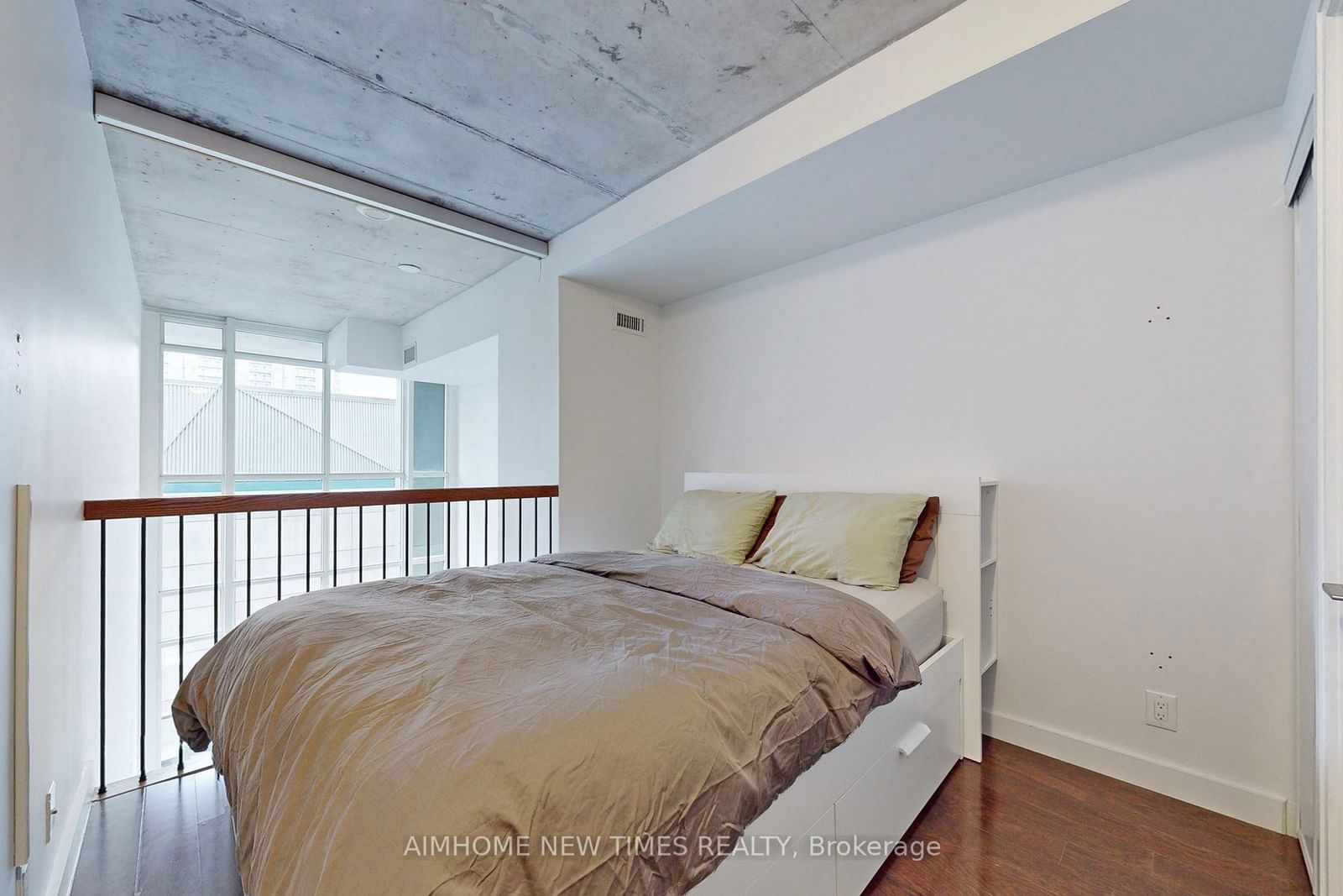 5 Hanna Ave, unit 331 for rent