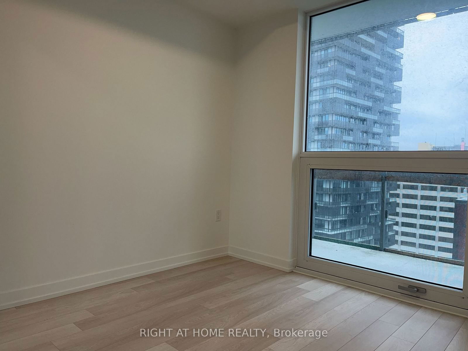 39 Roehampton Ave, unit 3606 for rent