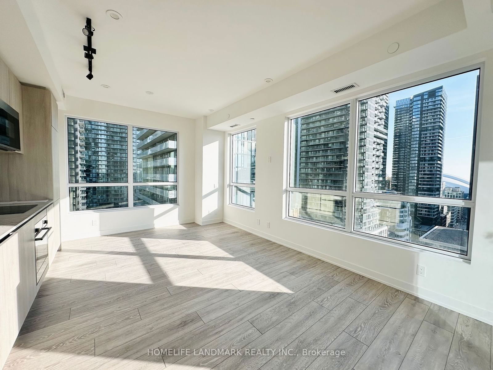 108 Peter St, unit 2106 for rent