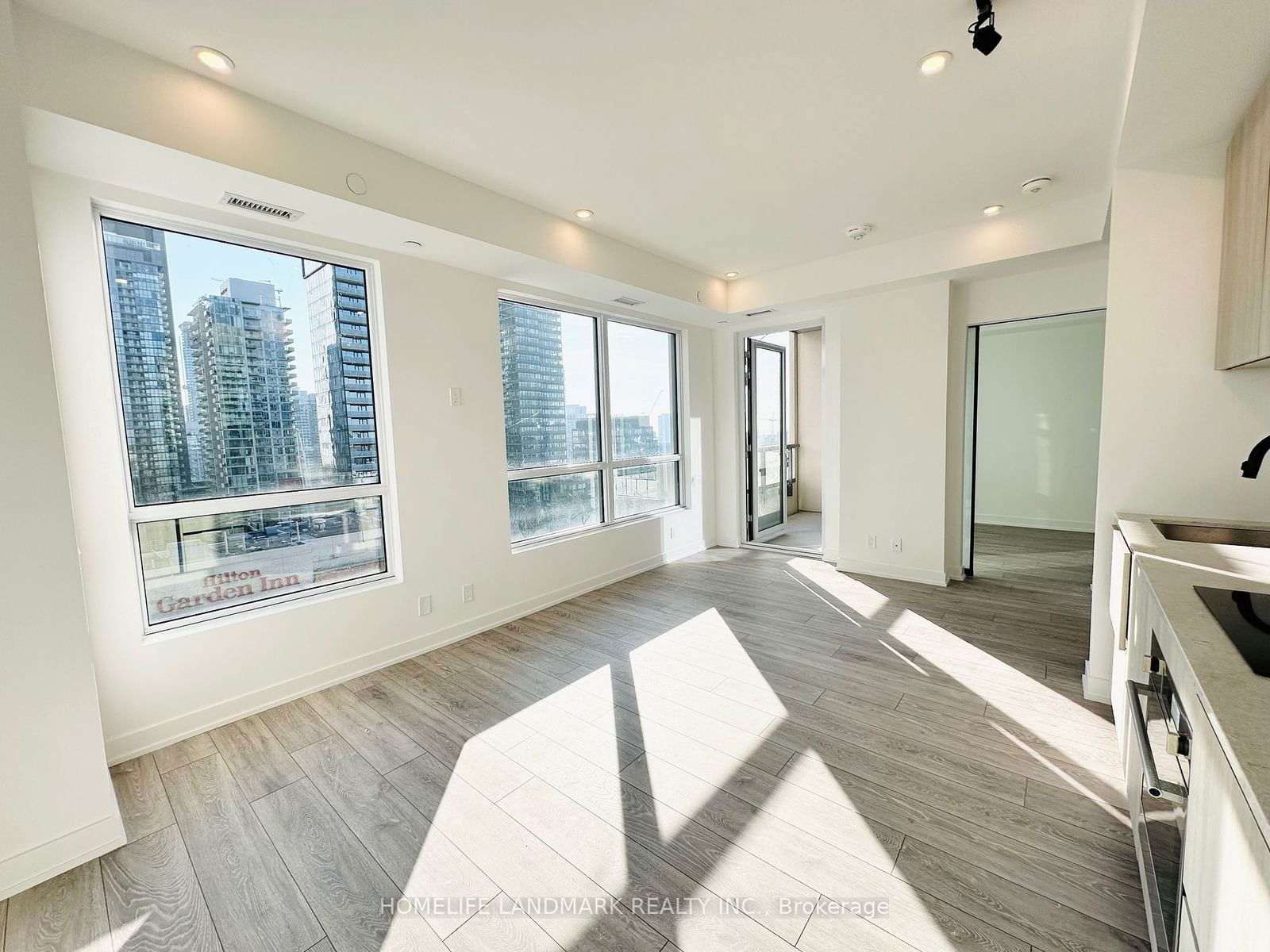 108 Peter St, unit 2106 for rent