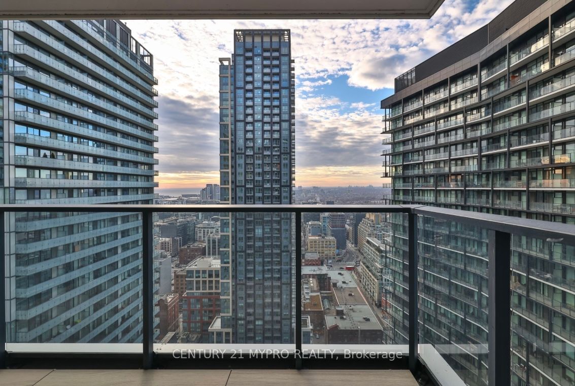 38 widmer St, unit 3809 for rent