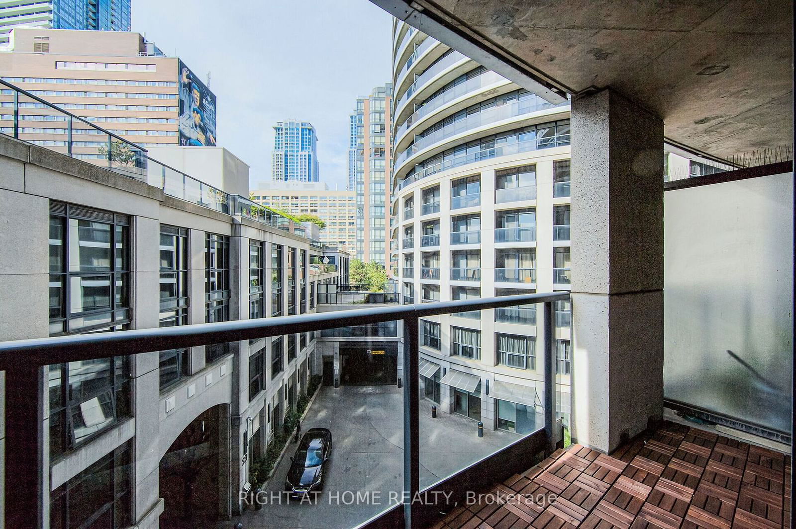 25 Carlton St E, unit 406 for sale