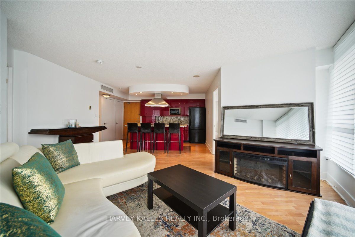 550 Queens Quay W, unit 809 for sale