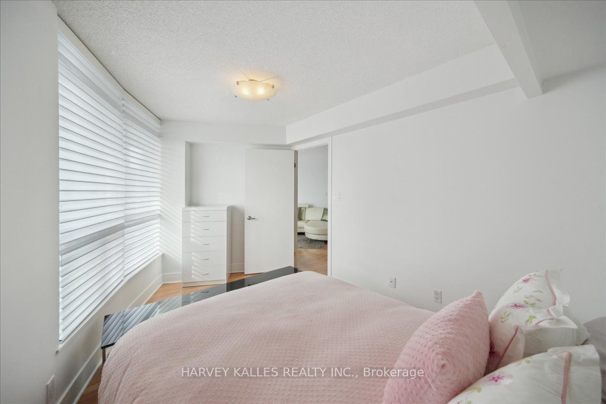 550 Queens Quay W, unit 809 for sale