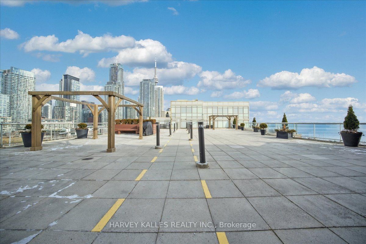 550 Queens Quay W, unit 809 for sale