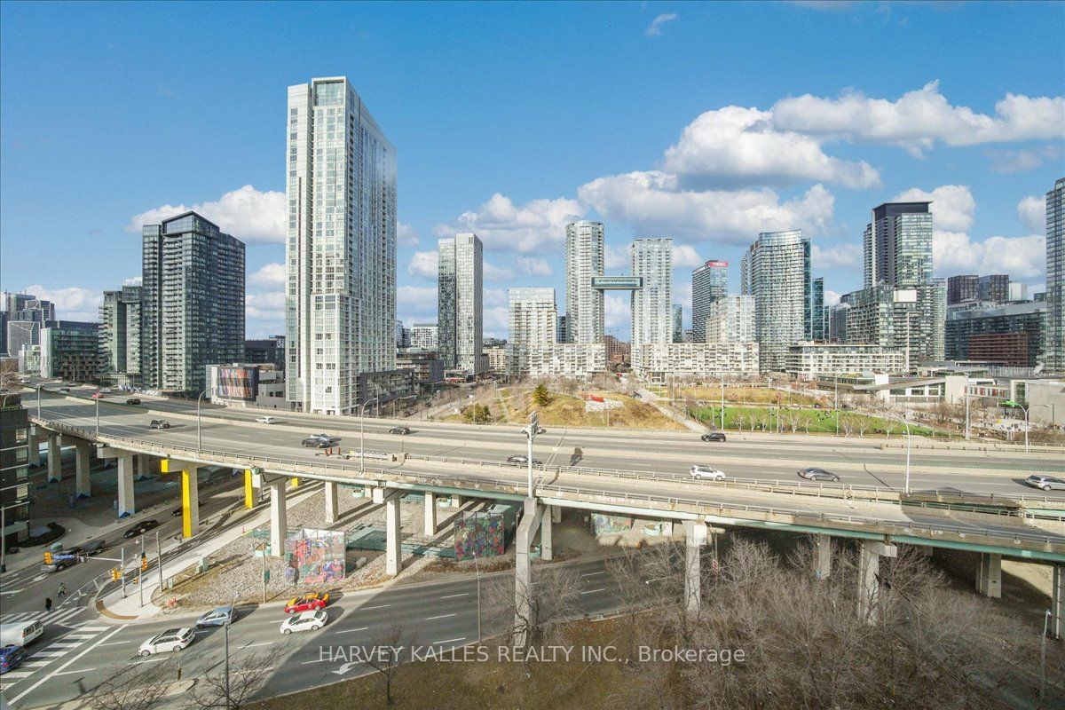 550 Queens Quay W, unit 809 for sale