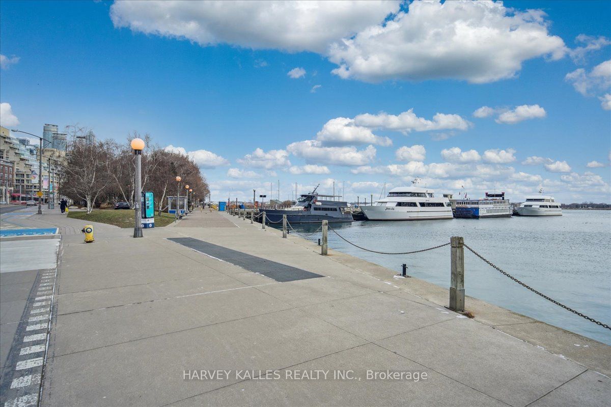 550 Queens Quay W, unit 809 for sale