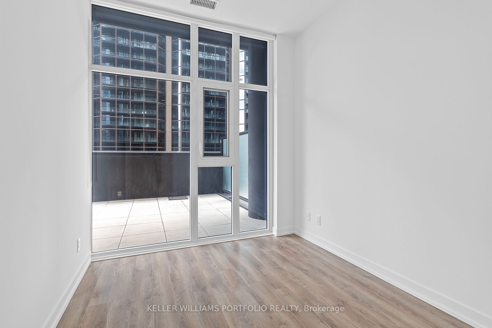 20 Edward St, unit 407 for rent