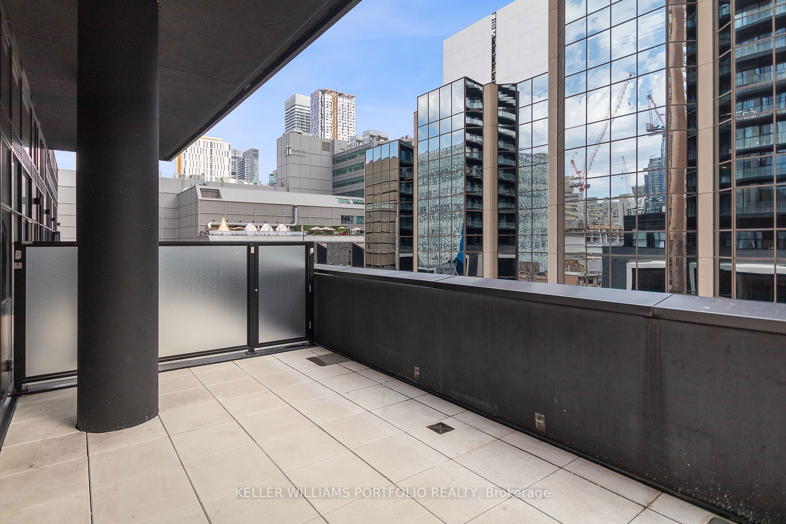 20 Edward St, unit 407 for rent