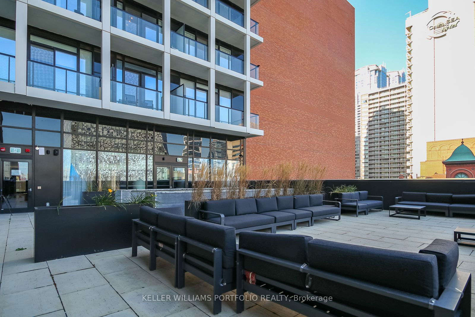 20 Edward St, unit 407 for rent