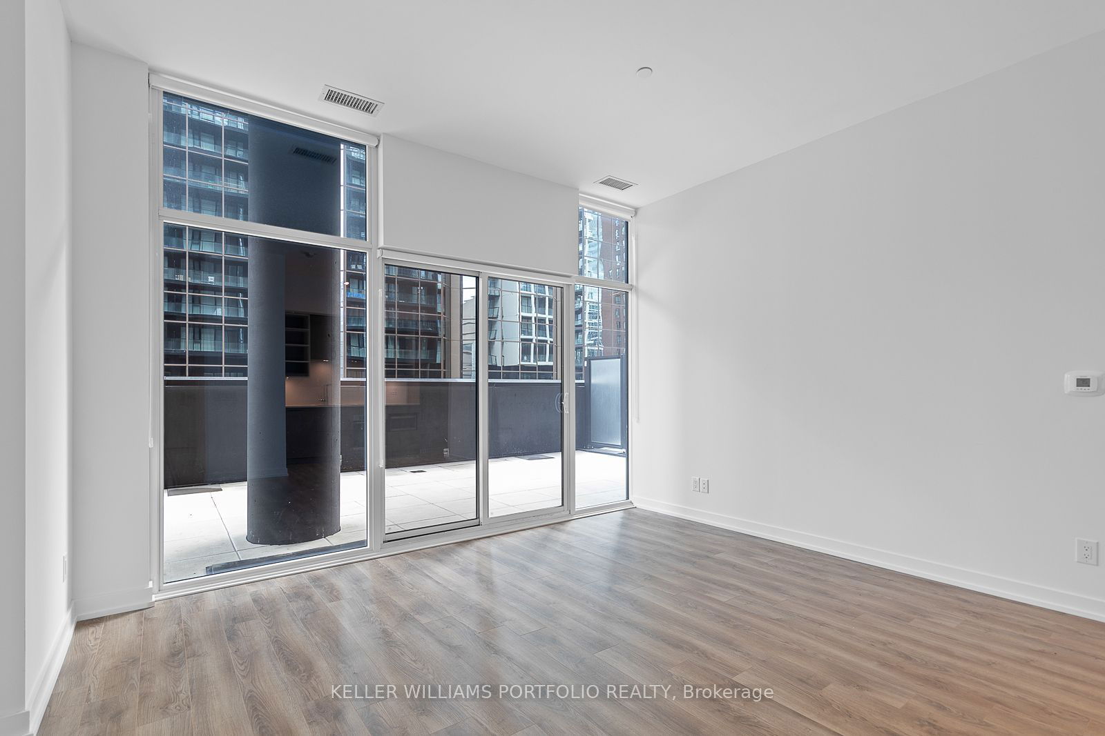 20 Edward St, unit 407 for rent