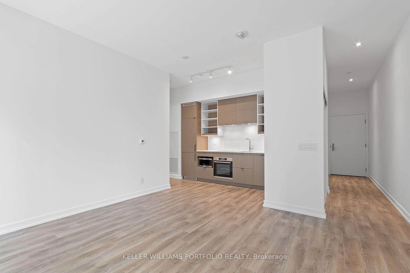 20 Edward St, unit 407 for rent