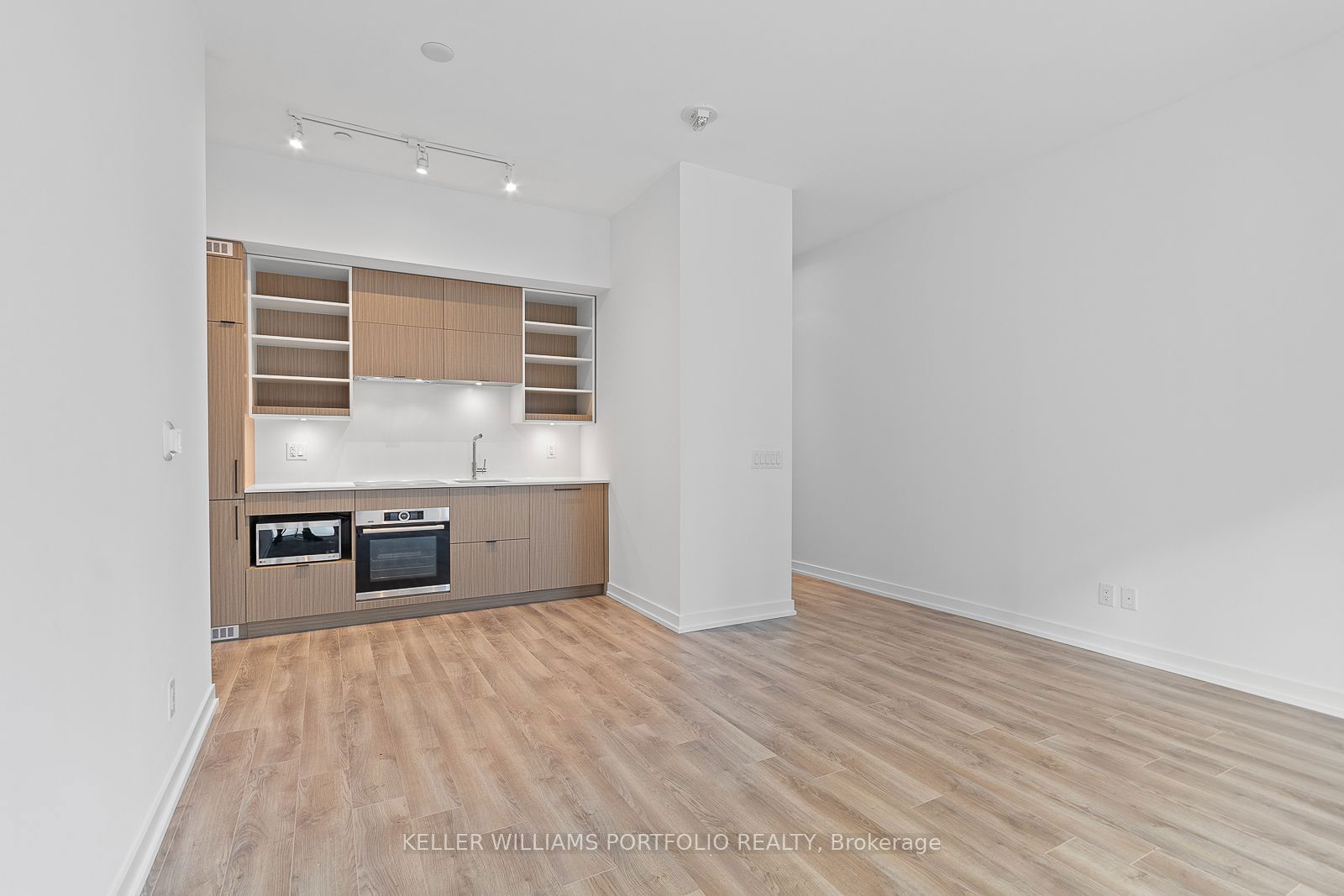 20 Edward St, unit 407 for rent