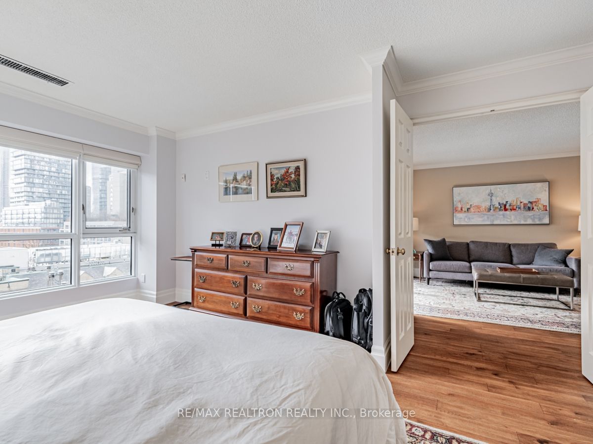 55 Lombard St, unit 613 for sale