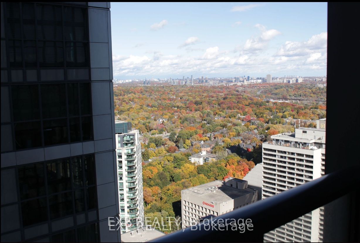 110 Charles St E, unit 3905 for rent