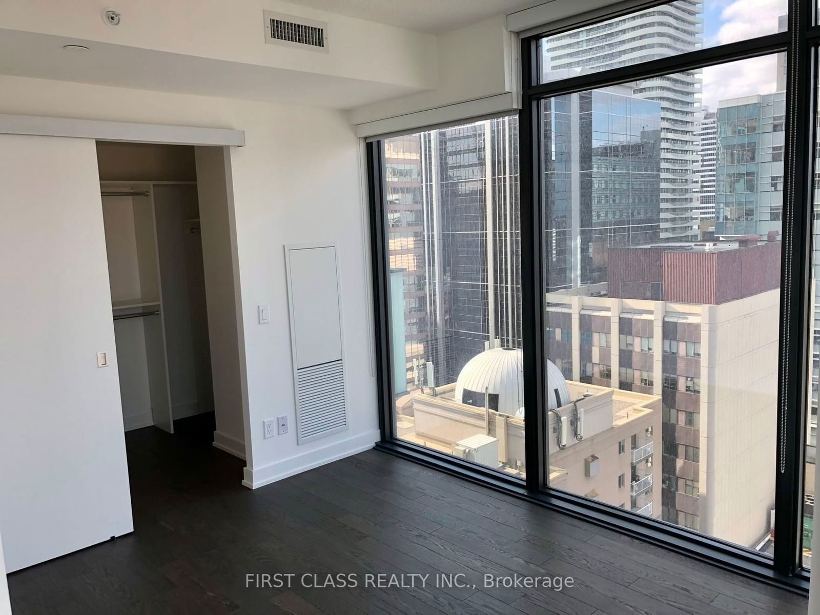 25 Richmond St E, unit 1817 for rent