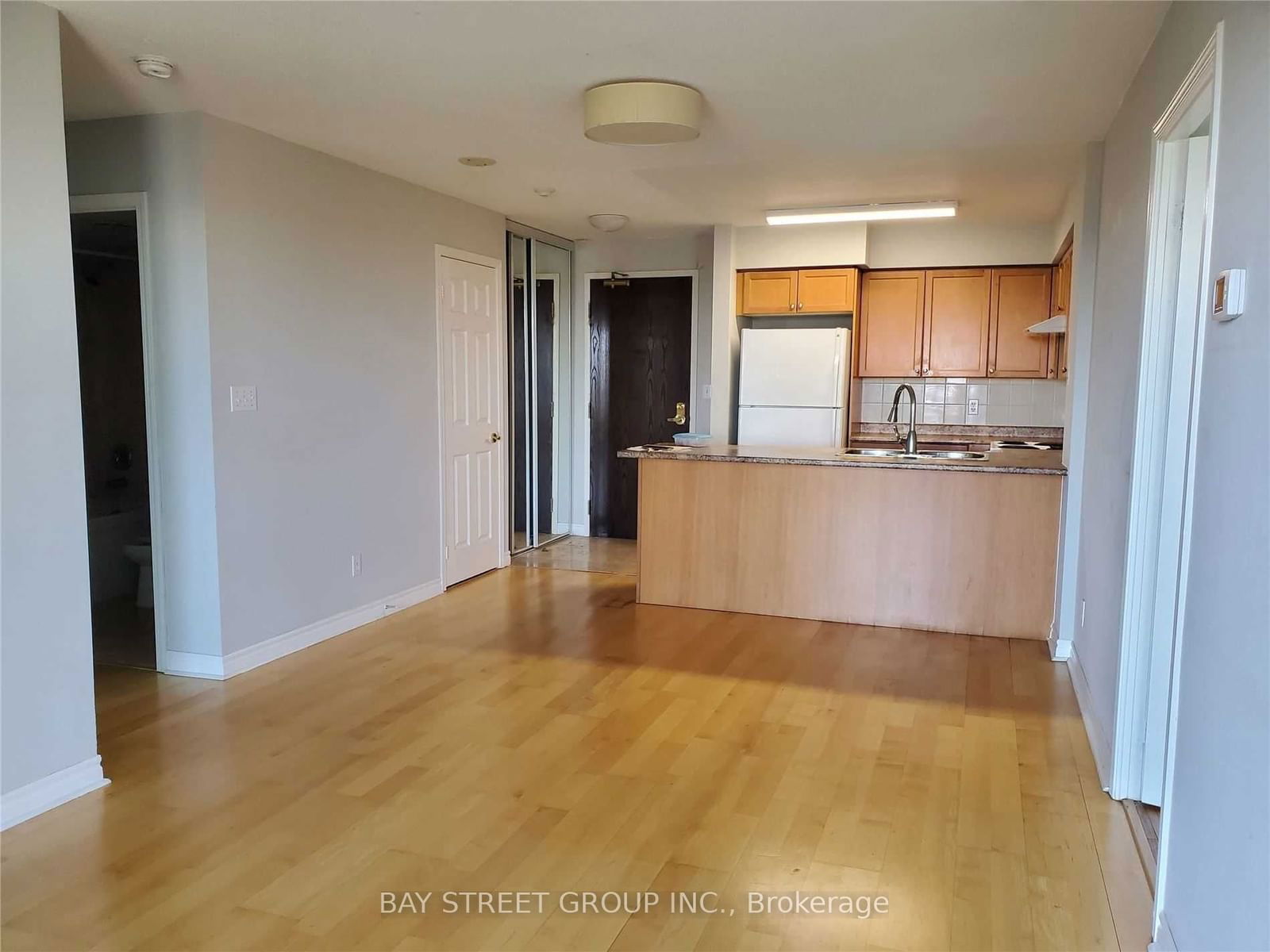 18 Spring Garden Ave, unit 2207 for rent