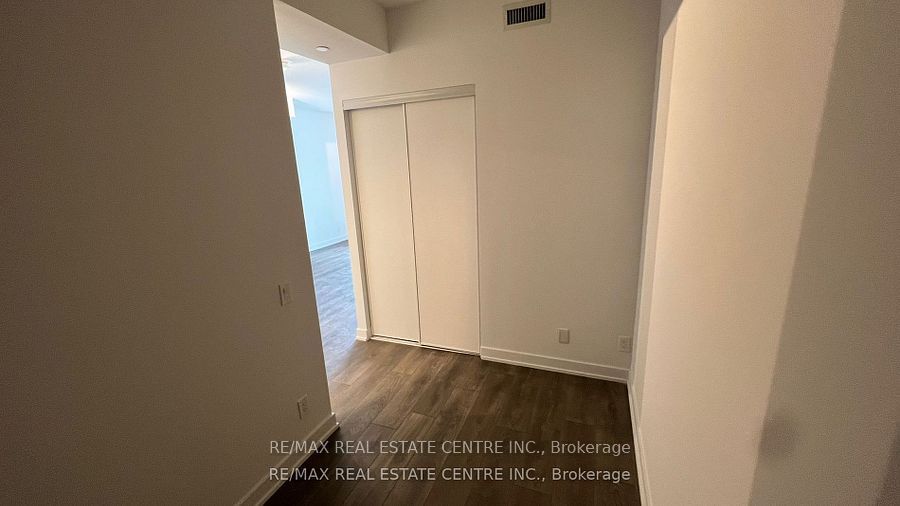 108 Peter St W, unit 725 for rent