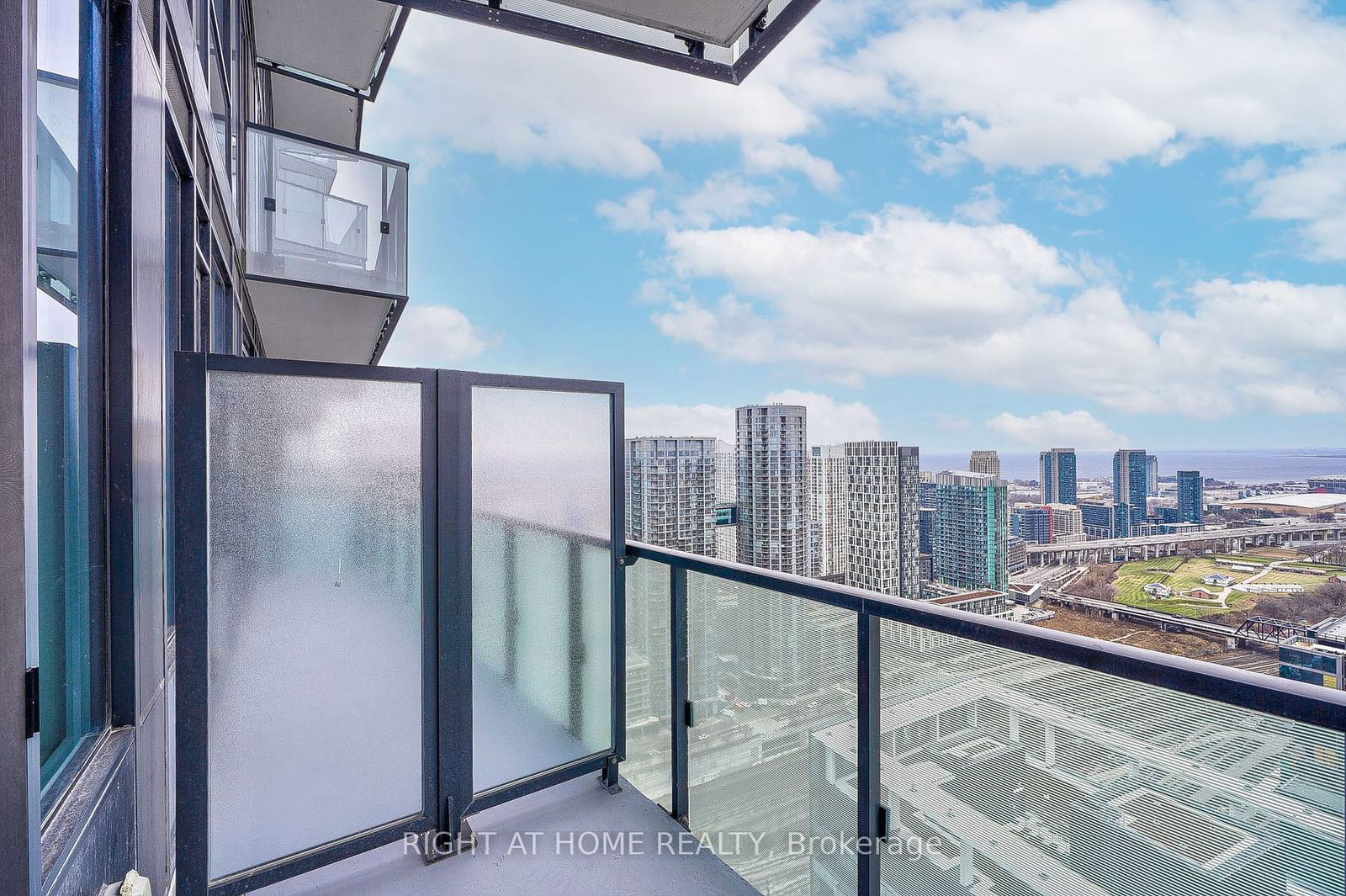 470 Front St W, unit 3103 for rent