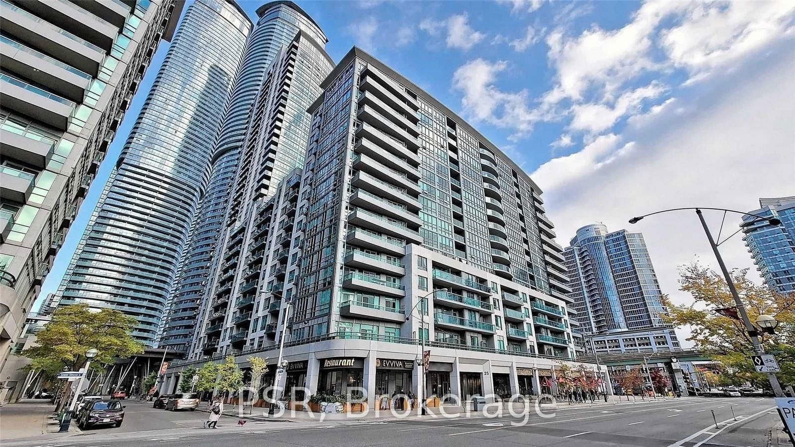 25 Lower Simcoe St, unit 811 for rent