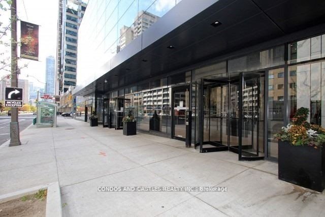 488 University Ave, unit 5501 for rent