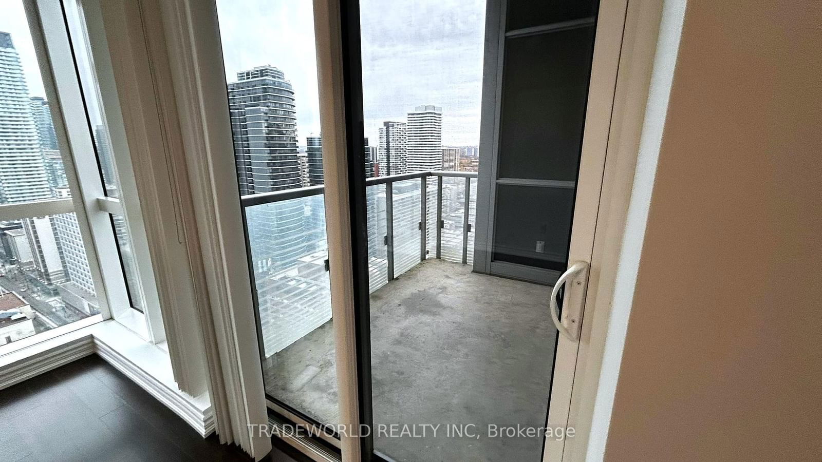 386 Yonge St, unit 3101 for rent