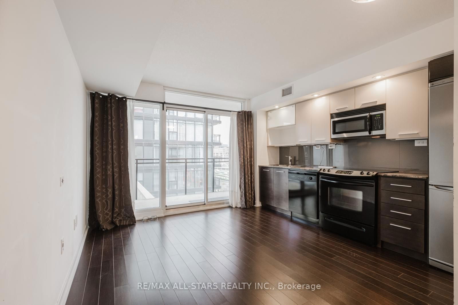 8 Telegram Mews, unit 620 for sale