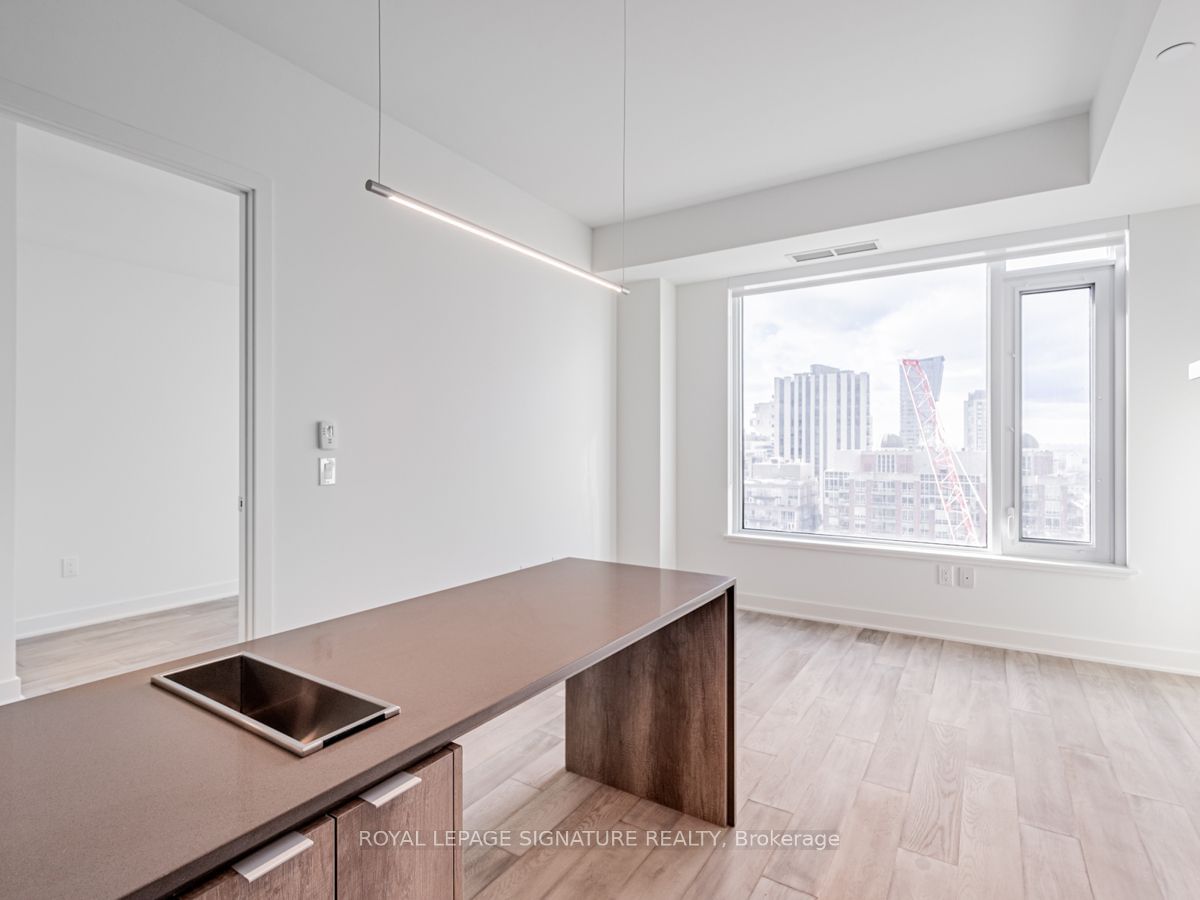 11 Yorkville Ave, unit 1701 for rent