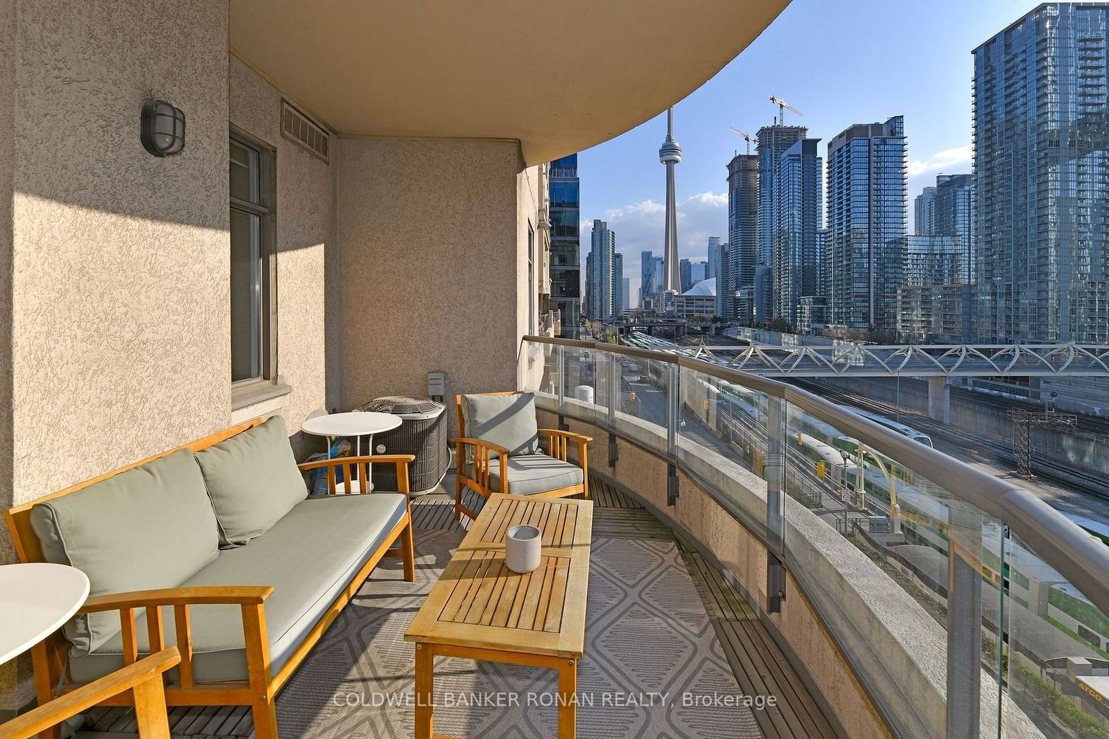 550 Front St W, unit 602 for sale