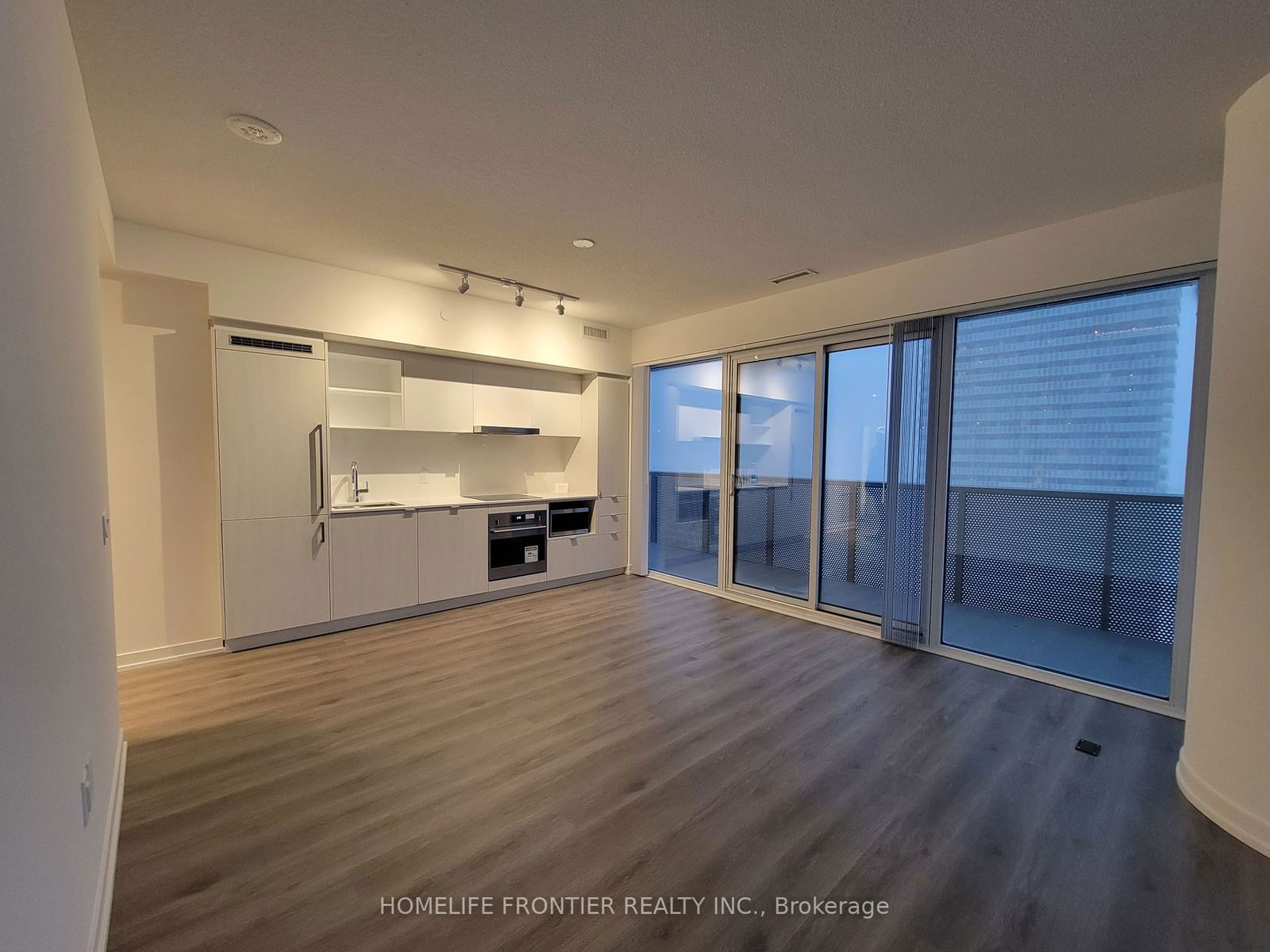 138 Downes St, unit 2707 for rent