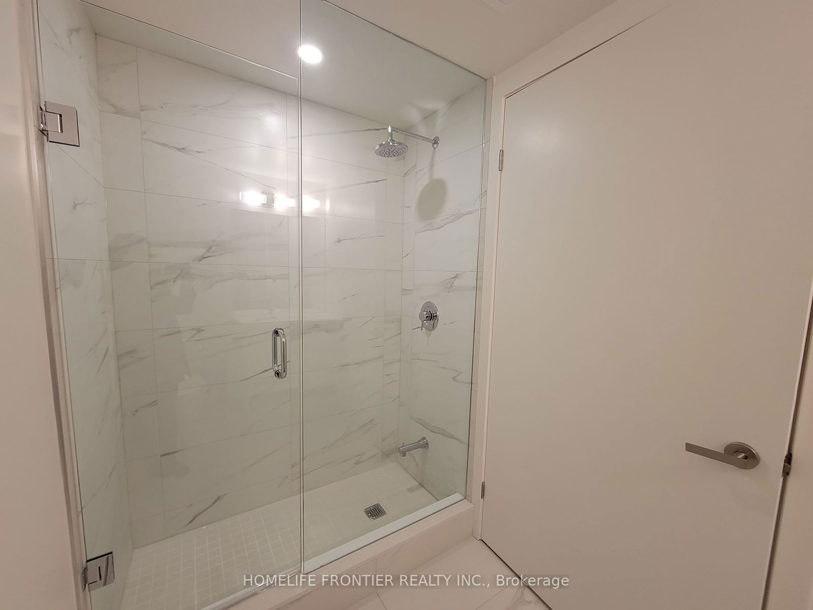 138 Downes St, unit 2707 for rent