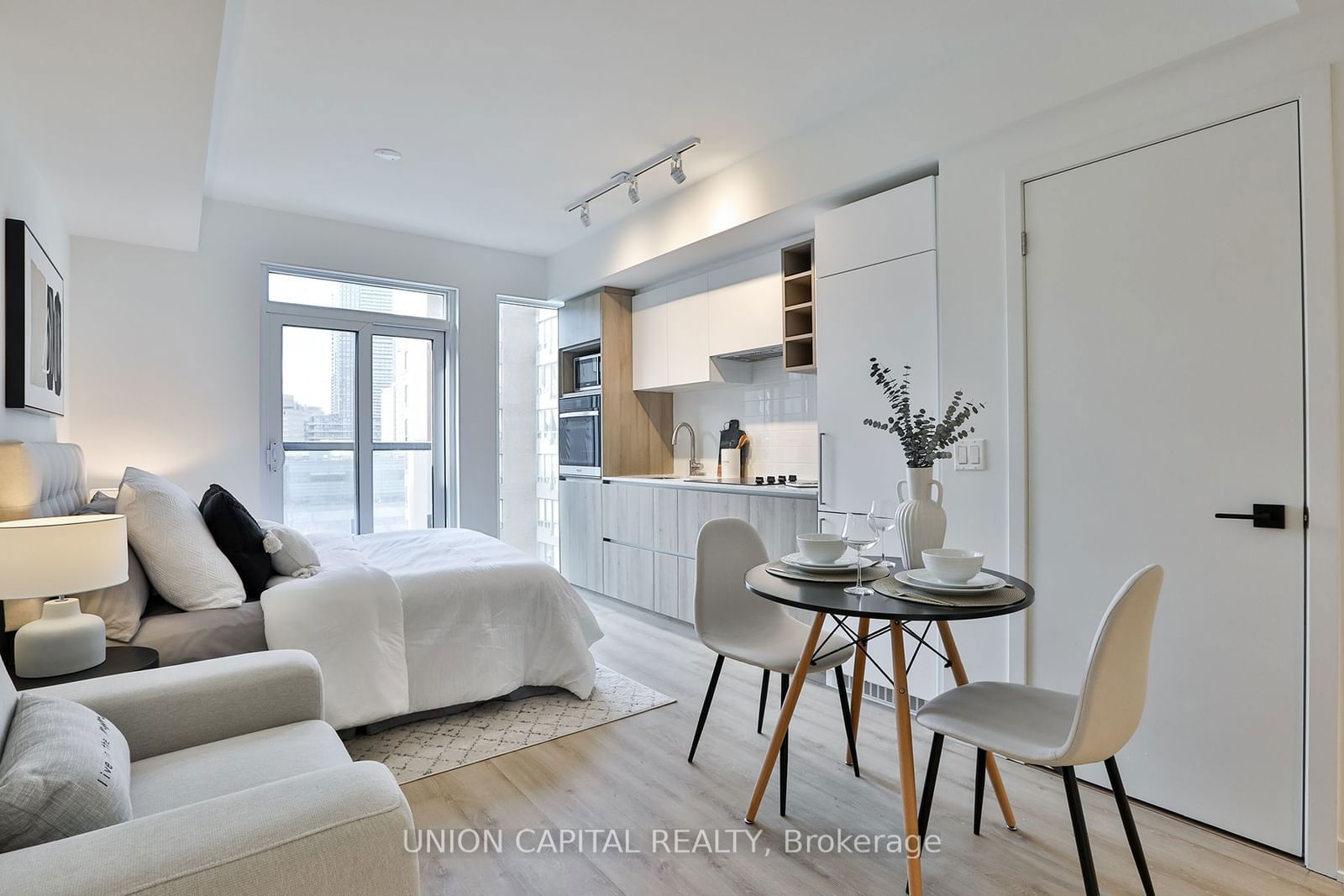 319 Jarvis St, unit 803 for sale