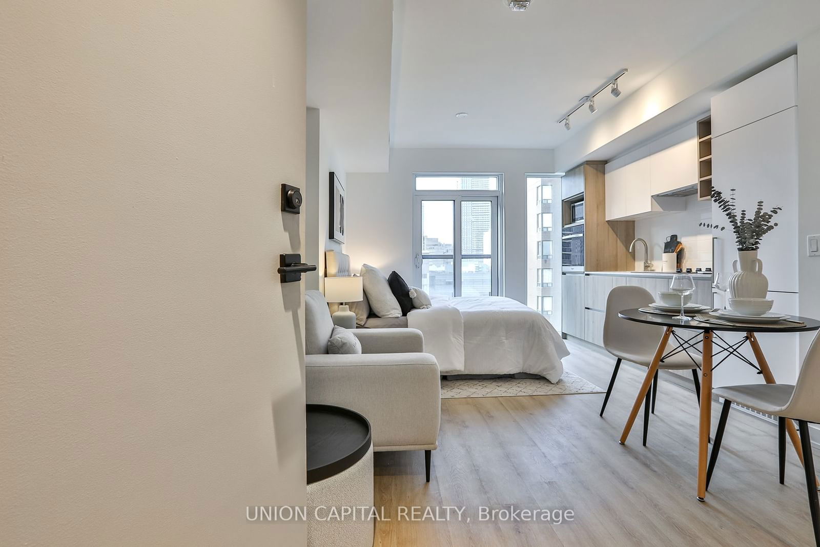 319 Jarvis St, unit 803 for sale